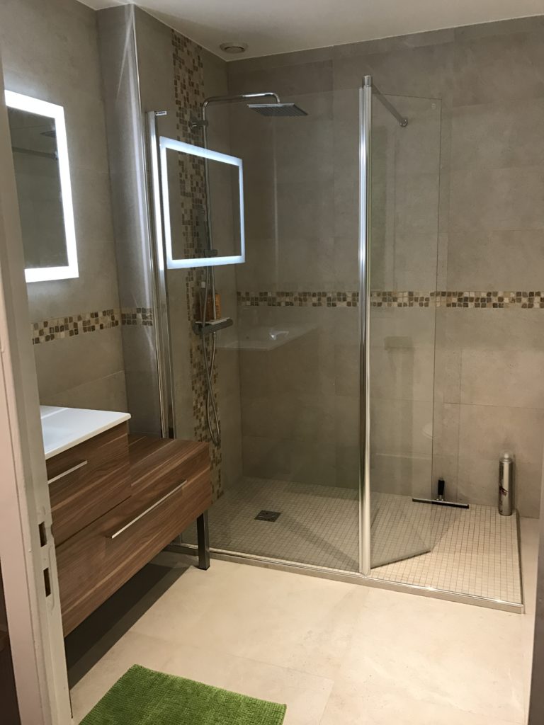 Salle de bain réalisée par LCRDP Rénovation à Orléans